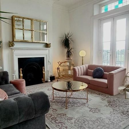 Elegant 5 Bed 4 Bath 'Vogue House' Parisian Style Home Margate Bagian luar foto