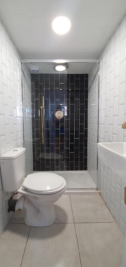 Elegant 5 Bed 4 Bath 'Vogue House' Parisian Style Home Margate Bagian luar foto