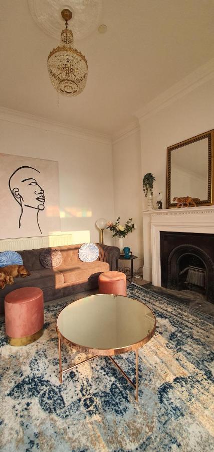 Elegant 5 Bed 4 Bath 'Vogue House' Parisian Style Home Margate Bagian luar foto