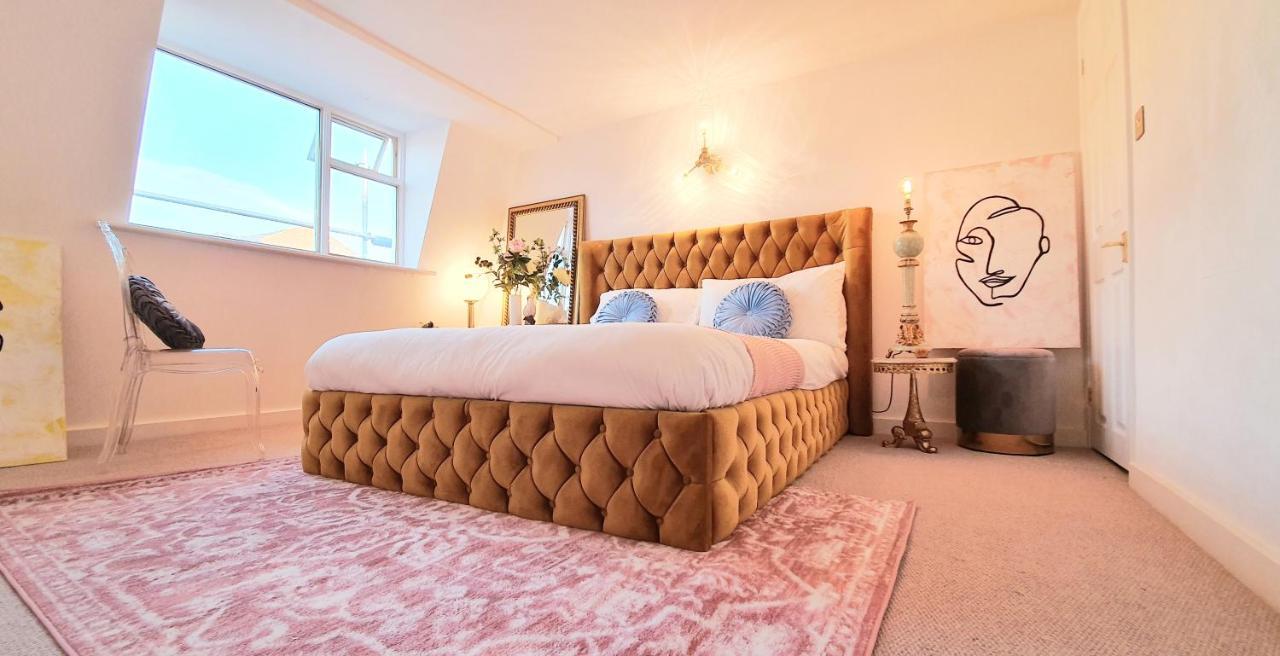 Elegant 5 Bed 4 Bath 'Vogue House' Parisian Style Home Margate Bagian luar foto