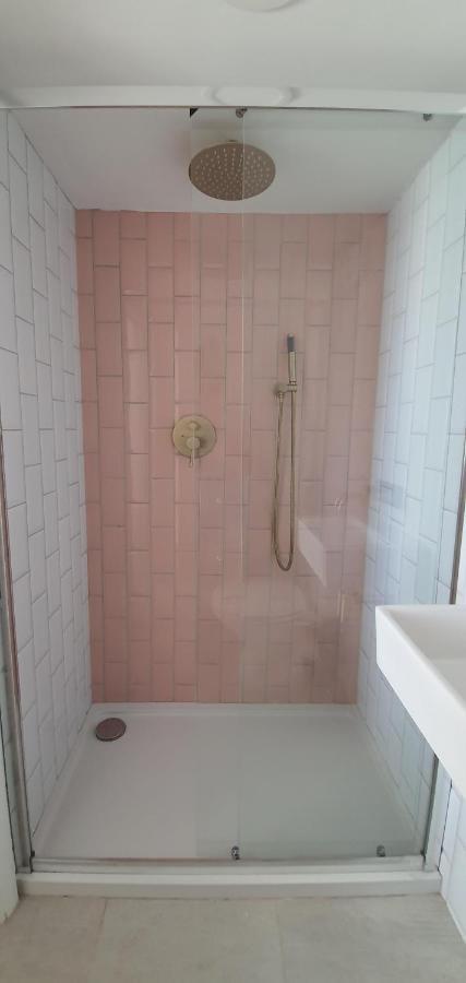 Elegant 5 Bed 4 Bath 'Vogue House' Parisian Style Home Margate Bagian luar foto