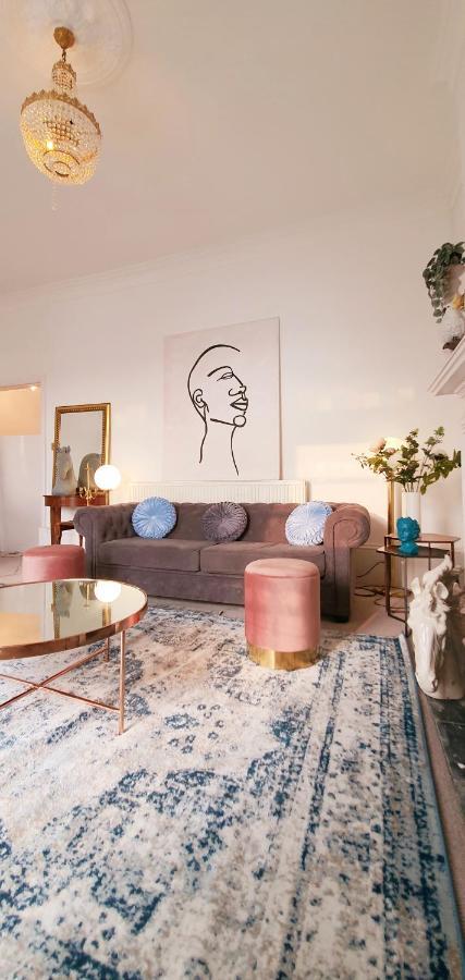 Elegant 5 Bed 4 Bath 'Vogue House' Parisian Style Home Margate Bagian luar foto