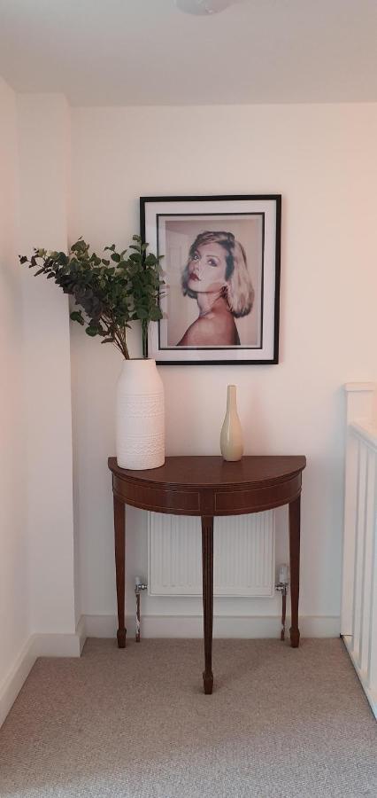 Elegant 5 Bed 4 Bath 'Vogue House' Parisian Style Home Margate Bagian luar foto