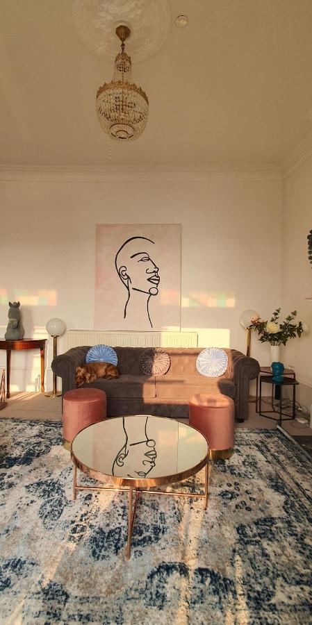 Elegant 5 Bed 4 Bath 'Vogue House' Parisian Style Home Margate Bagian luar foto