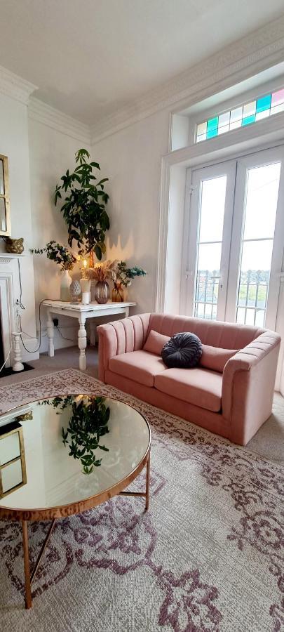 Elegant 5 Bed 4 Bath 'Vogue House' Parisian Style Home Margate Bagian luar foto