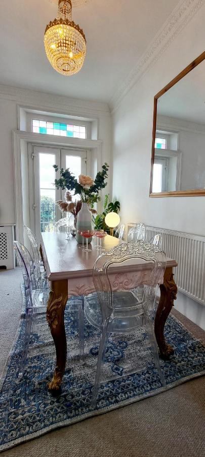 Elegant 5 Bed 4 Bath 'Vogue House' Parisian Style Home Margate Bagian luar foto