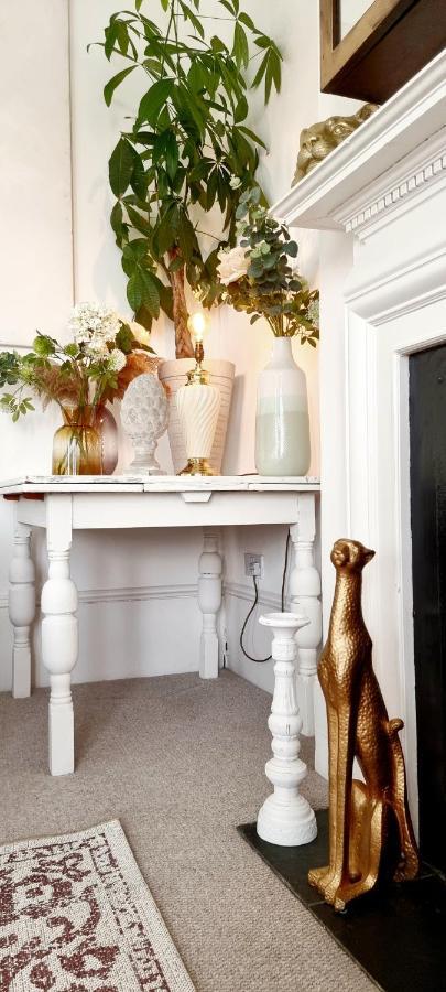 Elegant 5 Bed 4 Bath 'Vogue House' Parisian Style Home Margate Bagian luar foto